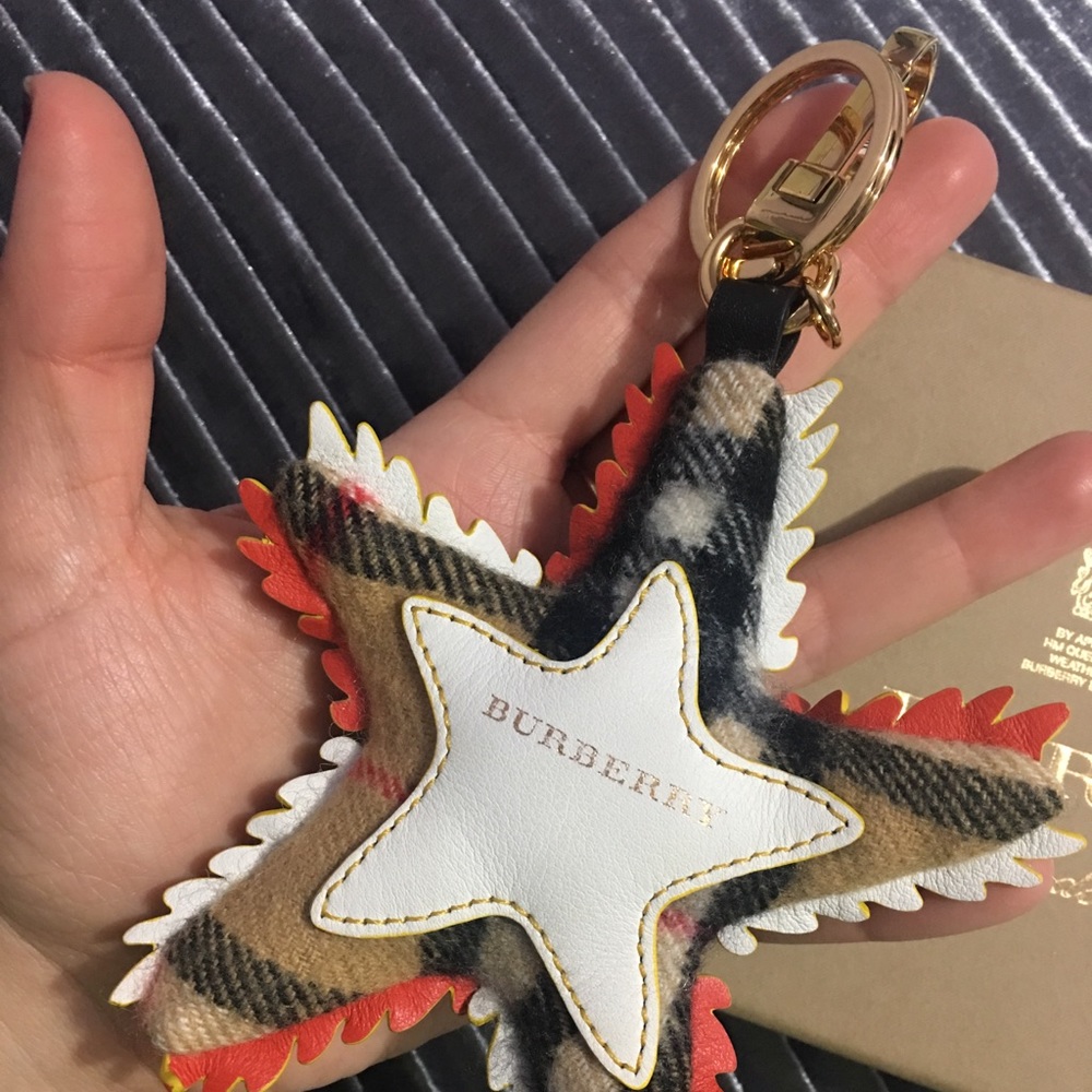 Burberry Phil the Starfish Cashmere Key Chain - Picture 2 of 6